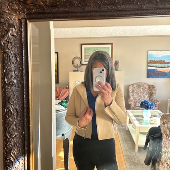 Women's Tan Leather Jacket - Picture 10 of 10